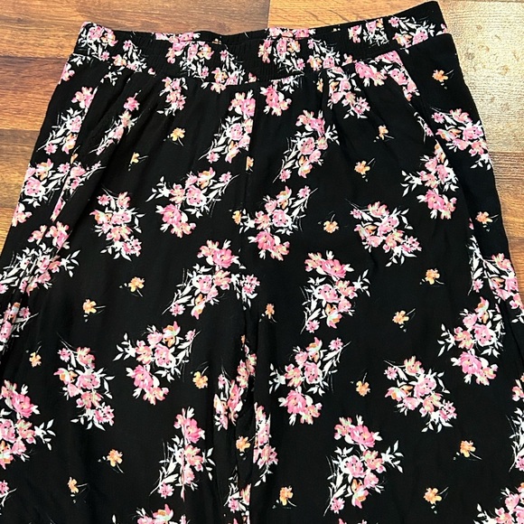 Torrid Black and Pink Floral Wide Leg Pants - Picture 3 of 8
